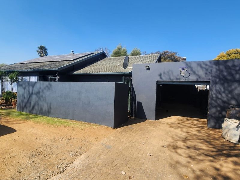 House For Sale in Dalpark, Brakpan - Photo 2
