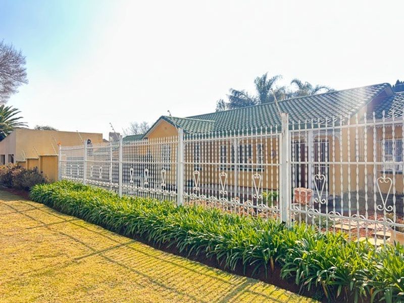 House For Sale in Allen Grove, Kempton Park - Photo 5