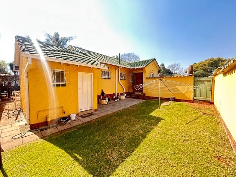 House For Sale in Allen Grove, Kempton Park - Photo 6