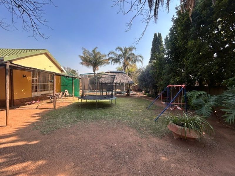 House For Sale in Allen Grove, Kempton Park - Photo 9