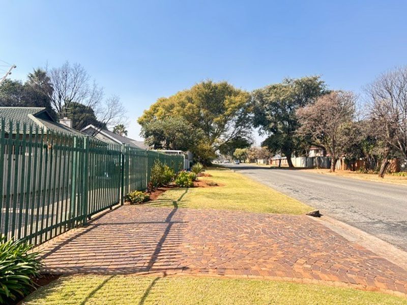House For Sale in Allen Grove, Kempton Park - Photo 10