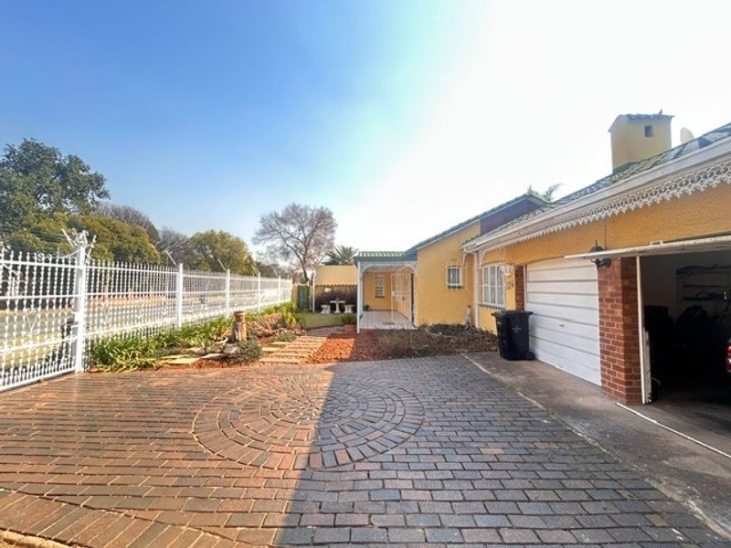 House For Sale in Allen Grove, Kempton Park - Photo 3
