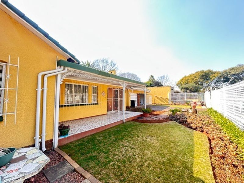 House For Sale in Allen Grove, Kempton Park - Photo 2
