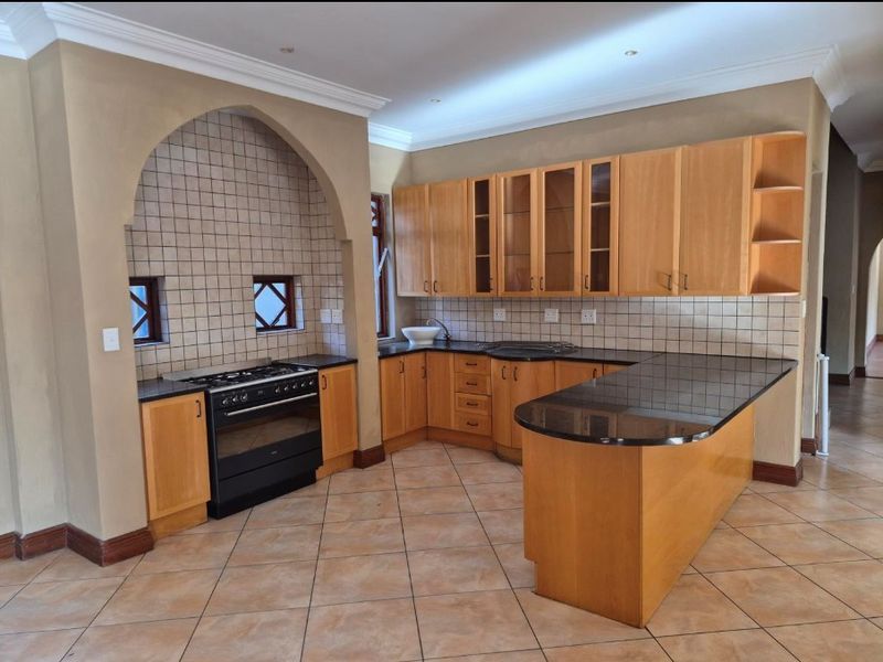 Spacious Entertainers Home, Olivedale, Randburg - Photo 8