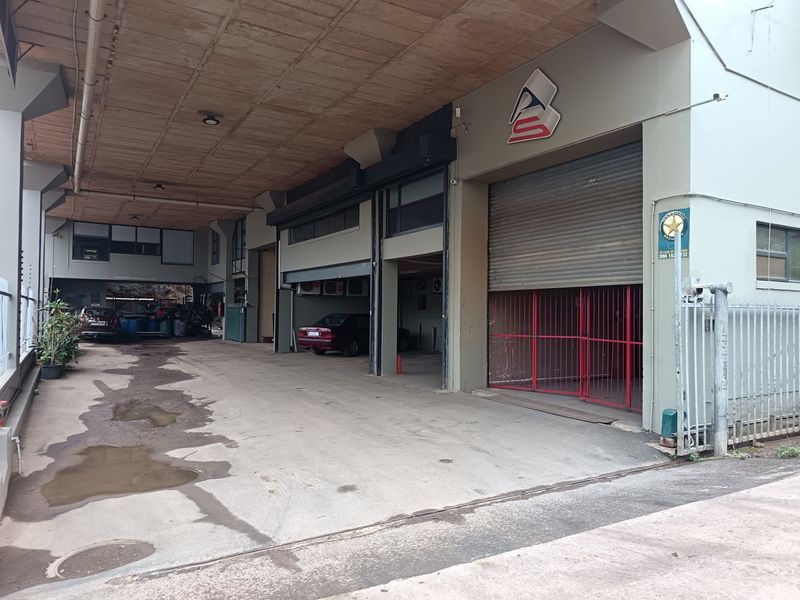 538m2 Industrial Warehouse For Sale Briardene - Photo 2