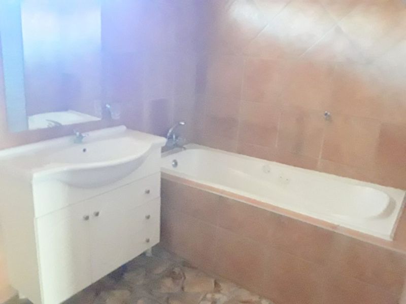 2 Bedroom apartment, renovated - For Sale in Carletonville - Photo 10