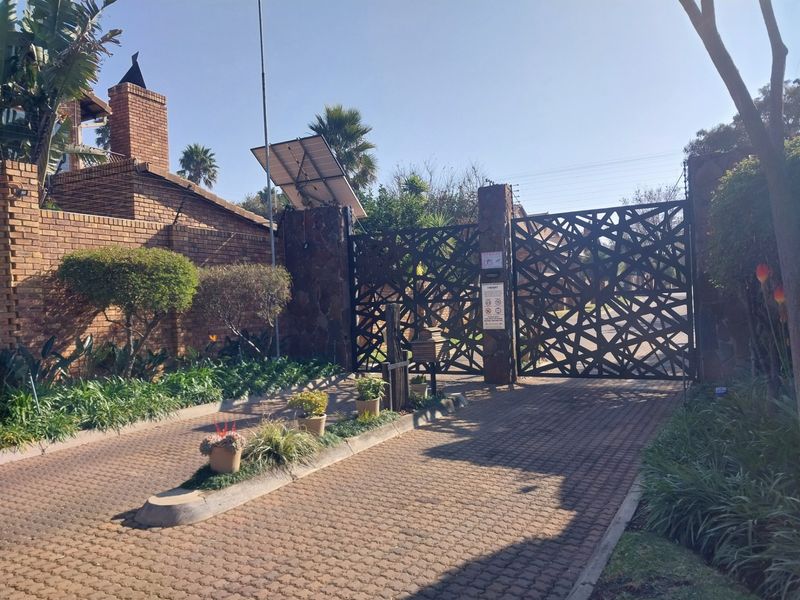 Cluster House For Sale in Kempton Park - Photo 2