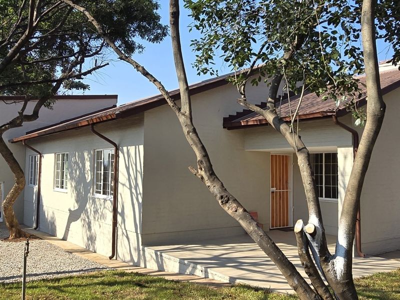 Elegant sanctuary with a flatlet in Proclamation Hill - Photo 1