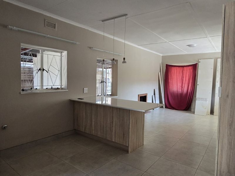Elegant sanctuary with a flatlet in Proclamation Hill - Photo 4