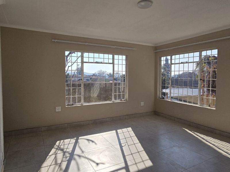 Elegant sanctuary with a flatlet in Proclamation Hill - Photo 7