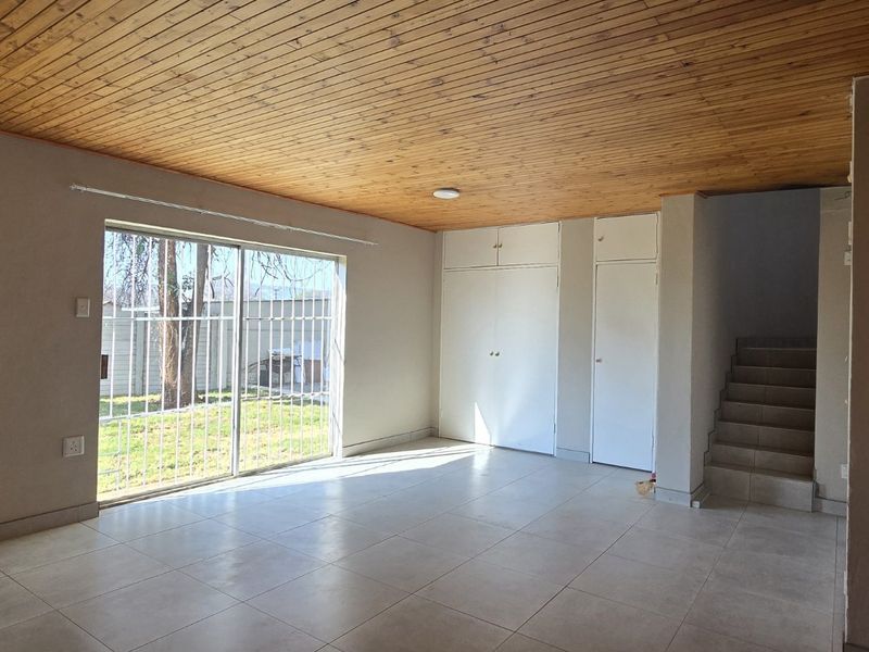 Elegant sanctuary with a flatlet in Proclamation Hill - Photo 6