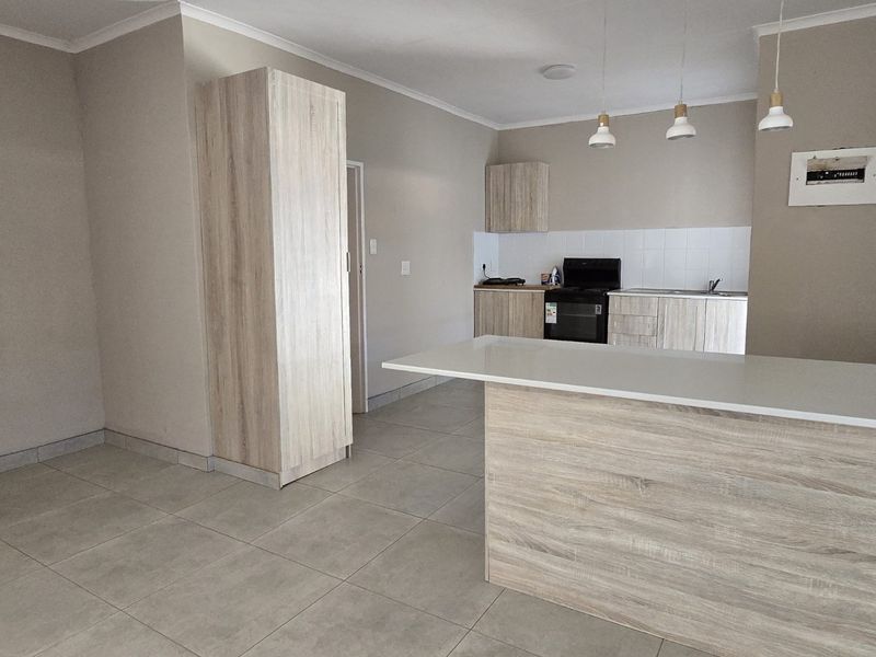 Elegant sanctuary with a flatlet in Proclamation Hill - Photo 5