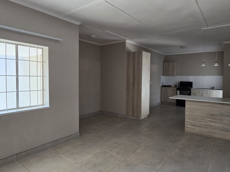 Elegant sanctuary with a flatlet in Proclamation Hill - Photo 2