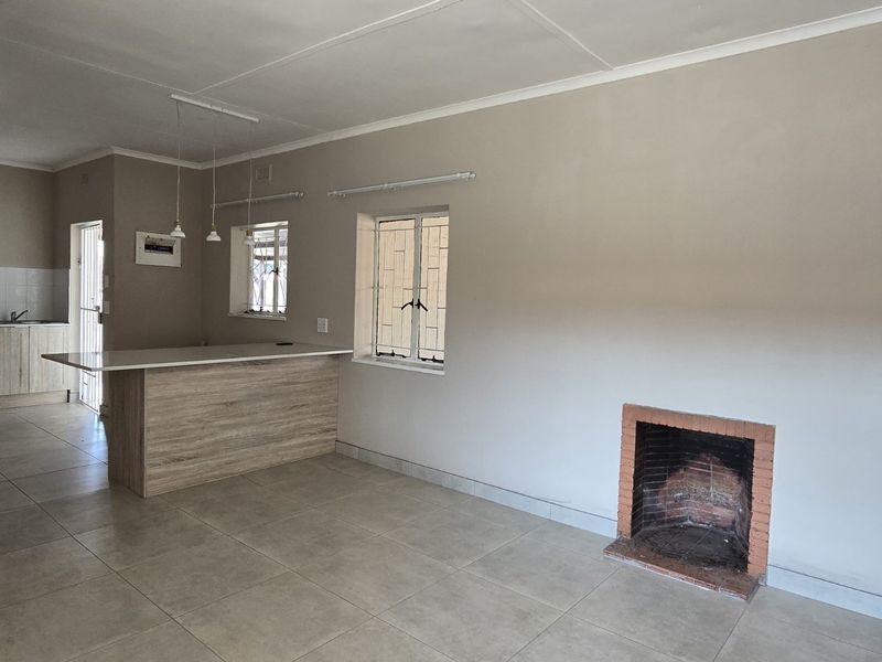 Elegant sanctuary with a flatlet in Proclamation Hill - Photo 3