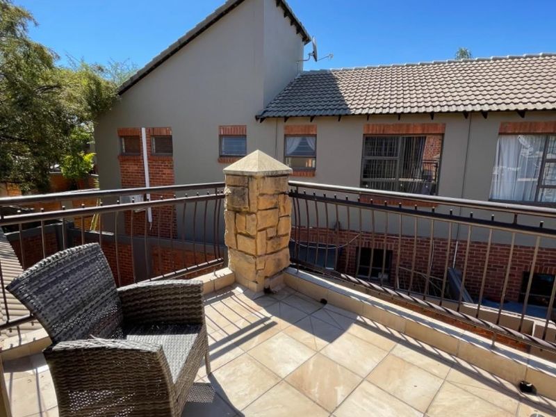 Townhouse For Sale in Noordheuwel, Krugersdorp - Photo 1
