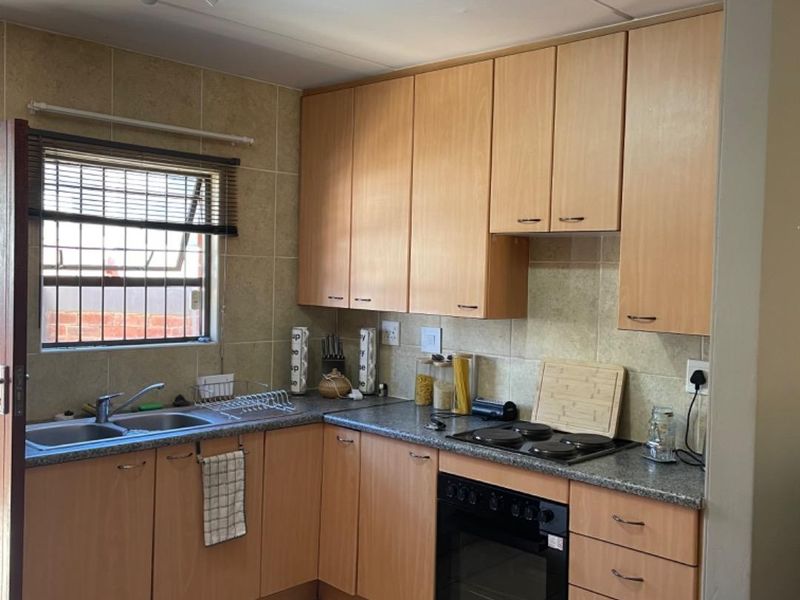 Townhouse For Sale in Noordheuwel, Krugersdorp - Photo 6