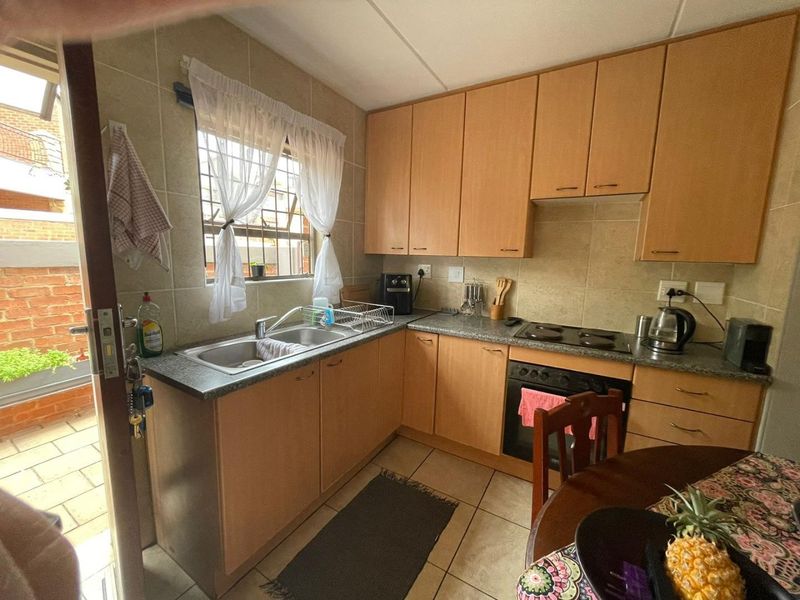 Townhouse For Sale in Noordheuwel, Krugersdorp - Photo 5
