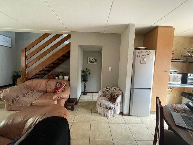 Townhouse For Sale in Noordheuwel, Krugersdorp - Photo 2