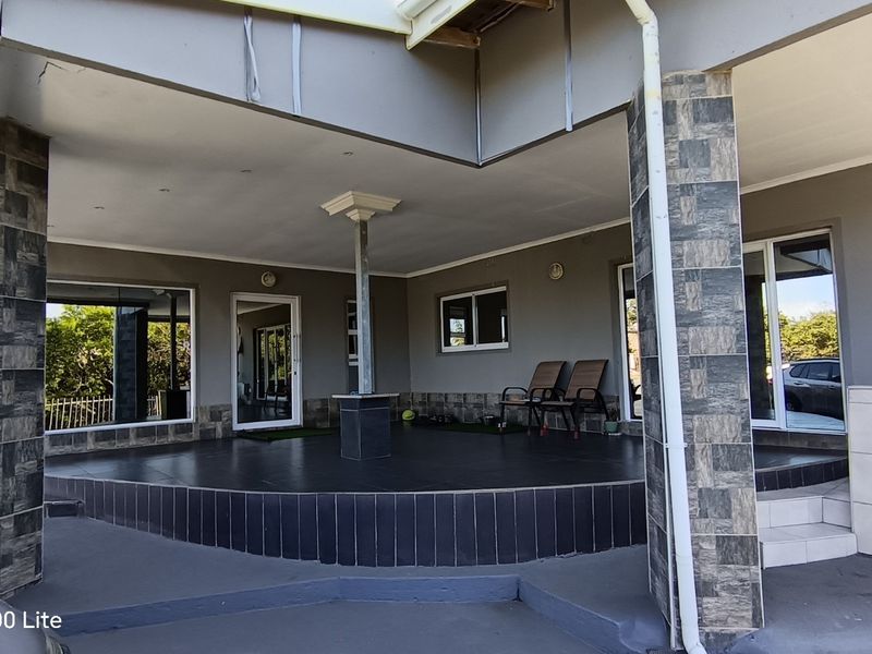 Beautiful Modern House For Sale, Sea Park, KZN - Photo 1