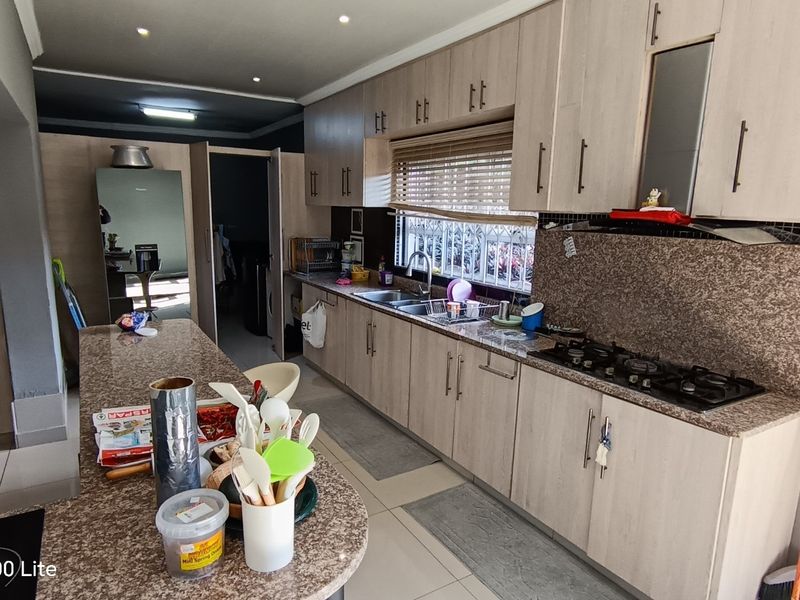 Beautiful Modern House For Sale, Sea Park, KZN - Photo 10