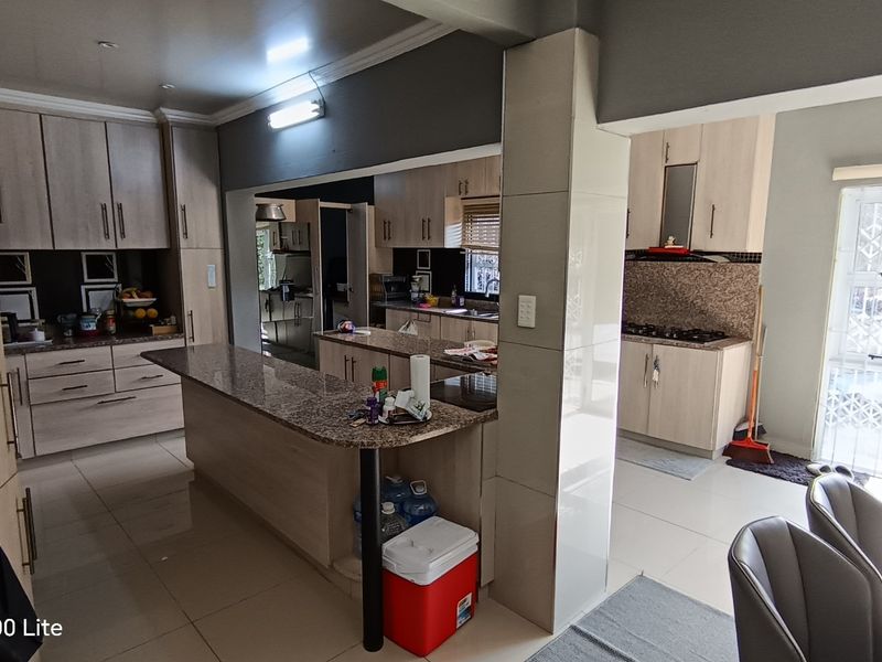 Beautiful Modern House For Sale, Sea Park, KZN - Photo 9