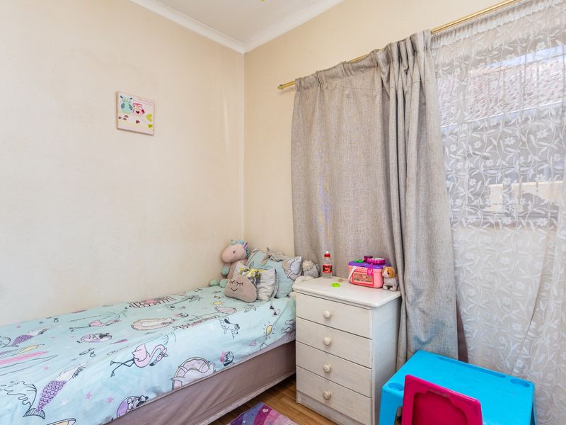 Spacious Family Home with Flatlet potential - Photo 9