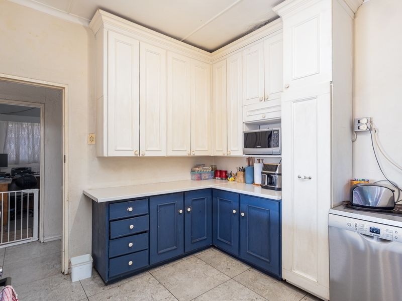 Spacious Family Home with Flatlet potential - Photo 4