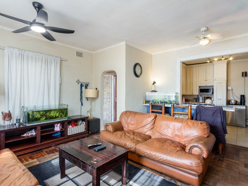Spacious Family Home with Flatlet potential - Photo 2