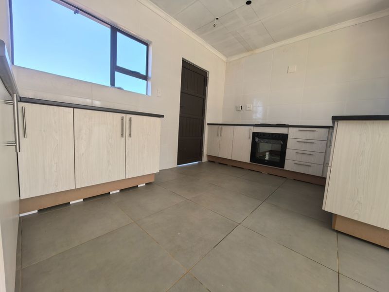 Modern 3-Bedroom Home in Sunnyridge - Ideal for First-Time Buyers or Investors - Photo 3
