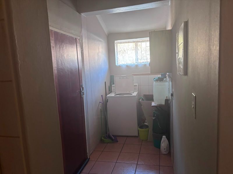 Spacious family Home with Excellent extras! - Photo 7