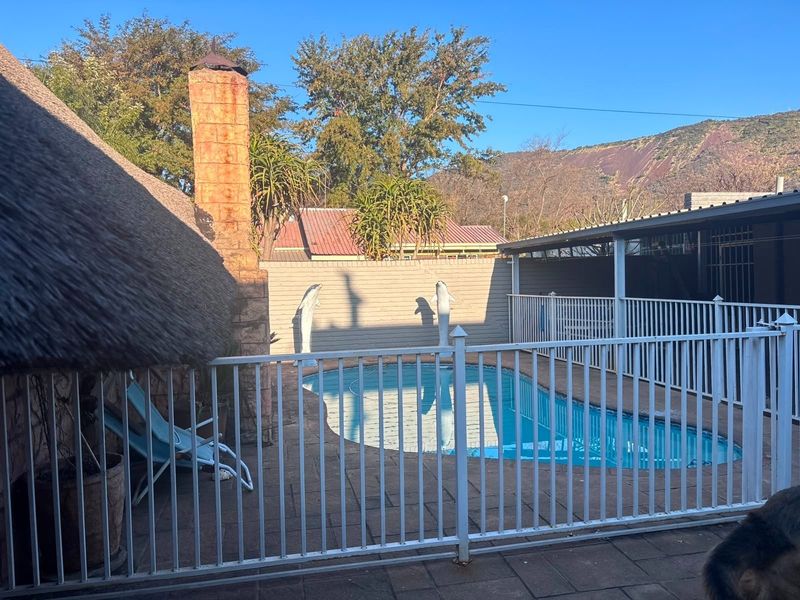Spacious family Home with Excellent extras! - Photo 3