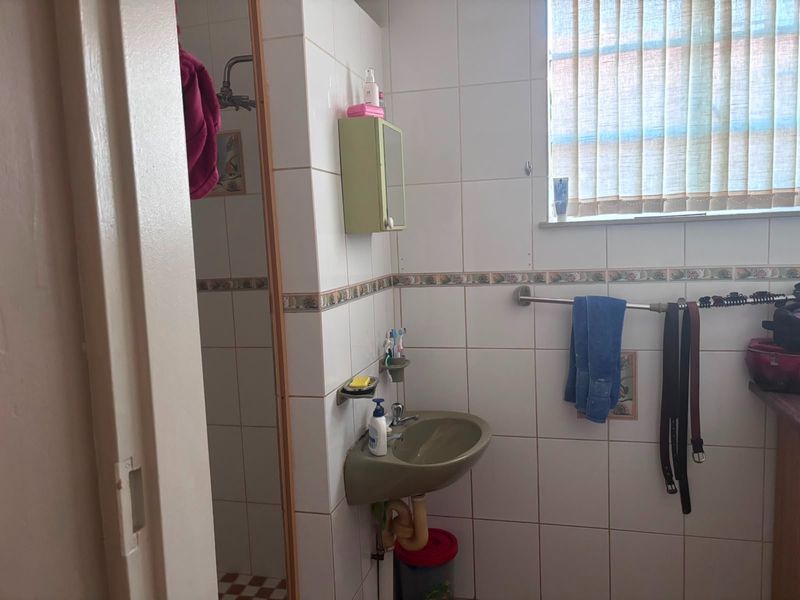 Spacious family Home with Excellent extras! - Photo 2