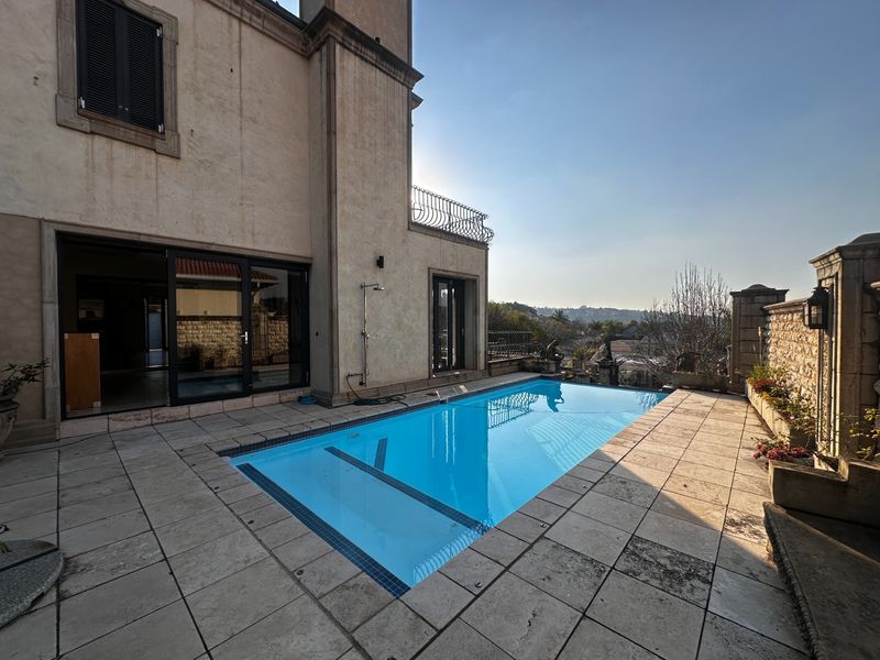 A Timeless Italian Villa with Spectacular Panoramic Views, Waterkloof ridge - Photo 3