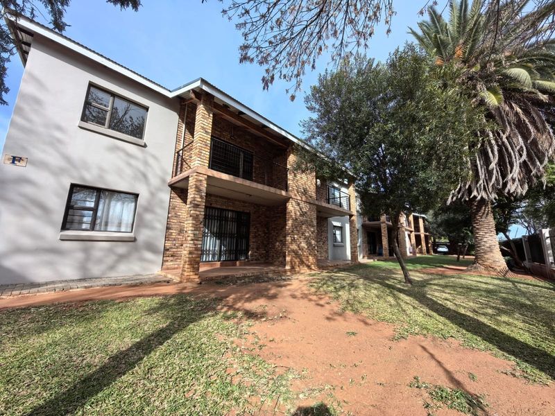 Your Peaceful 2 Bedroom Haven Awaits: Modern, Secure and Effortless Living in Rhodesdene, Kimberley - Photo 1