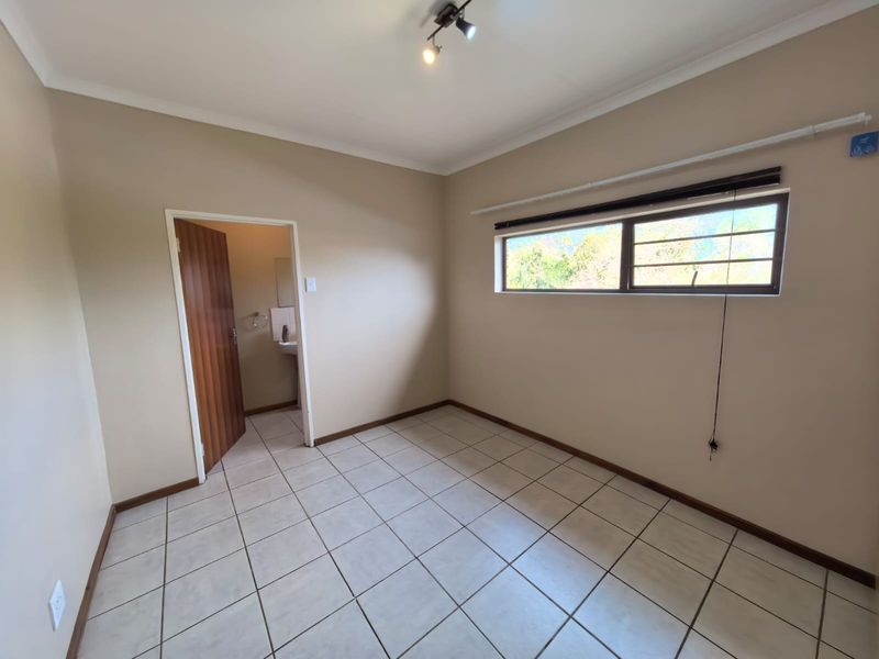 Your Peaceful 2 Bedroom Haven Awaits: Modern, Secure and Effortless Living in Rhodesdene, Kimberley - Photo 8