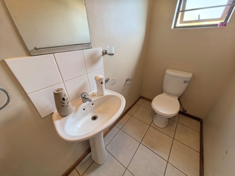 Your Peaceful 2 Bedroom Haven Awaits: Modern, Secure and Effortless Living in Rhodesdene, Kimberley - Photo 9