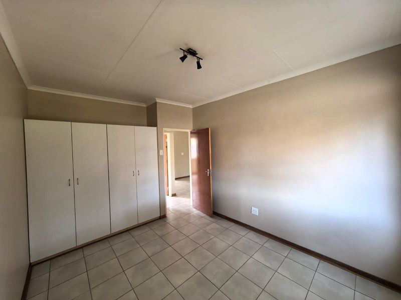 Your Peaceful 2 Bedroom Haven Awaits: Modern, Secure and Effortless Living in Rhodesdene, Kimberley - Photo 7