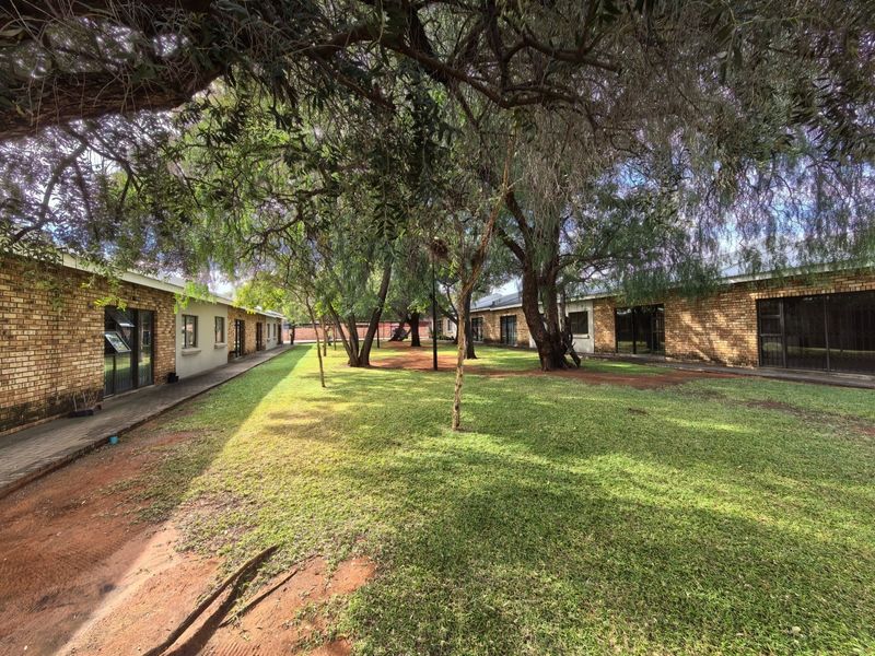 Your Peaceful 2 Bedroom Haven Awaits: Modern, Secure and Effortless Living in Rhodesdene, Kimberley - Photo 3