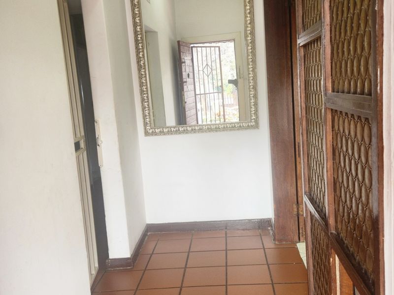 An Ideal Family House For Opulence Living in Bramley, Johannesburg - Photo 2