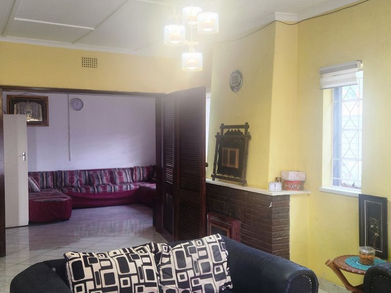 An Ideal Family House For Opulence Living in Bramley, Johannesburg - Photo 3