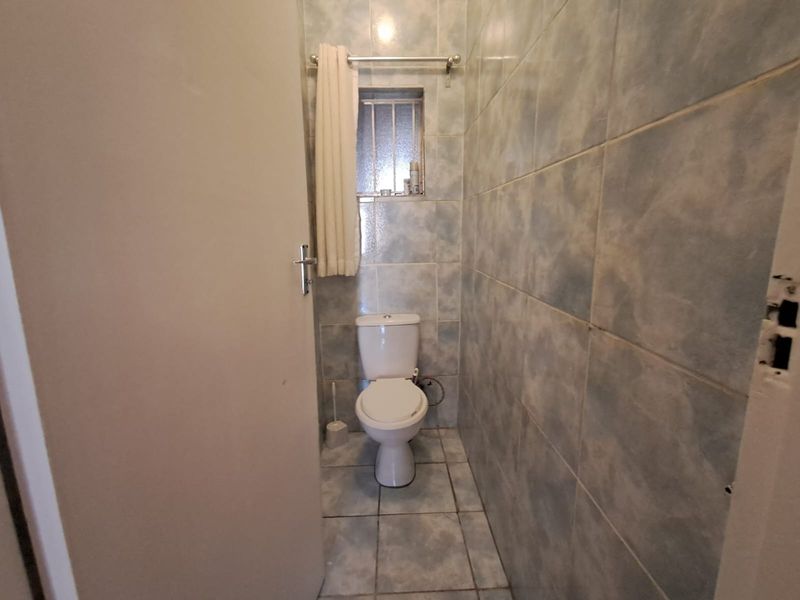 House For Sale in Cyrildene, Johannesburg - Photo 6
