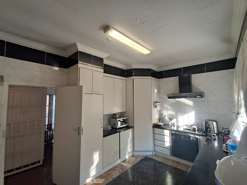 House For Sale in Cyrildene, Johannesburg - Photo 8