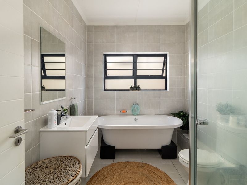 Exclusive Ground Floor Apartment, The Perfect Family Home in De Zicht Lifestyle Estate - Photo 9