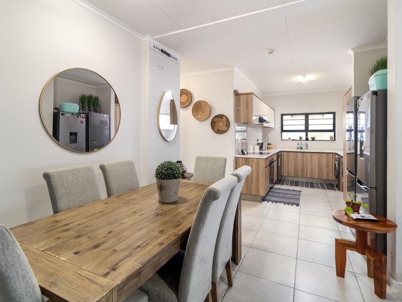 Exclusive Ground Floor Apartment, The Perfect Family Home in De Zicht Lifestyle Estate - Photo 2