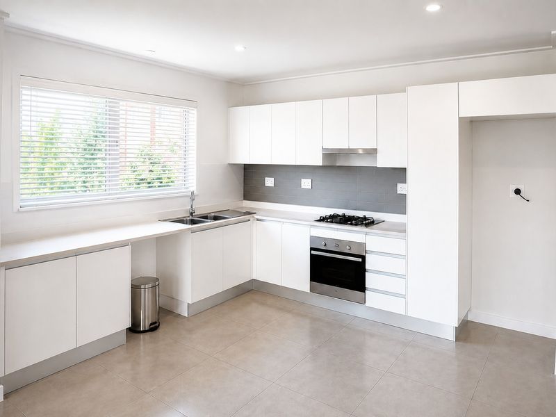 Spacious 2-Bedroom Apartment in Secure Coastal Estate - Photo 5