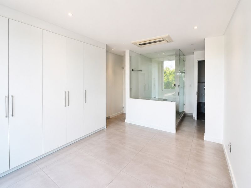 Spacious 2-Bedroom Apartment in Secure Coastal Estate - Photo 8