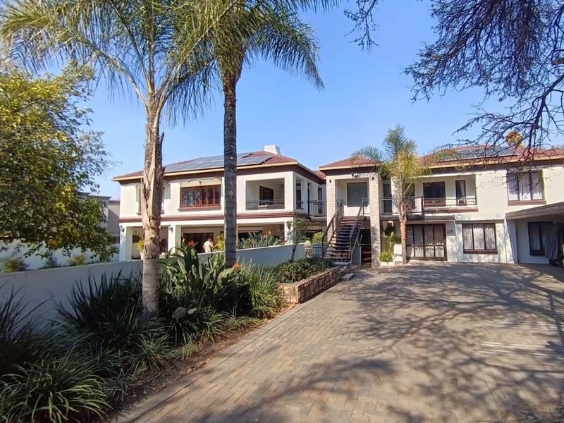 A Landmark Residence With - Photo 1