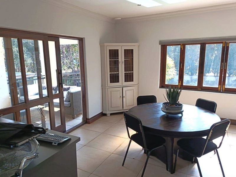 A Landmark Residence With - Photo 10