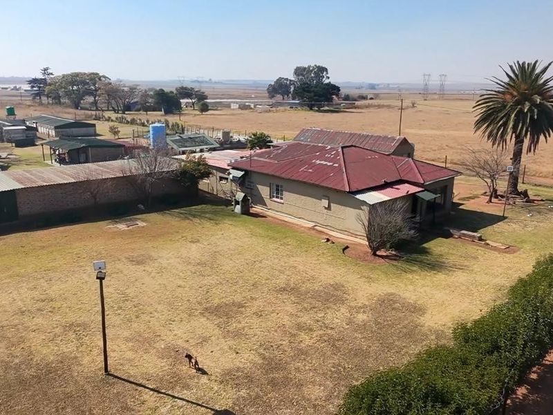 Farm with 2  houses  For Sale in Delmas Industrial Randfontein Gauteng - Photo 2