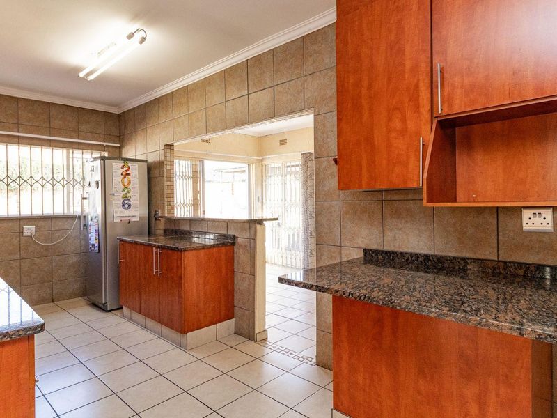 House For Sale in Edleen, Kempton Park - Photo 10